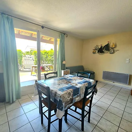 Hébergement de vacances Charmante Maisonnette - Piscine, Sauna, Jacuzzi Le Barcarès